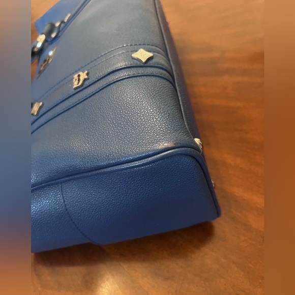 MCM Munchen N2003 No scratches on silver hardware.First photo accurate color - Picture 12 of 13